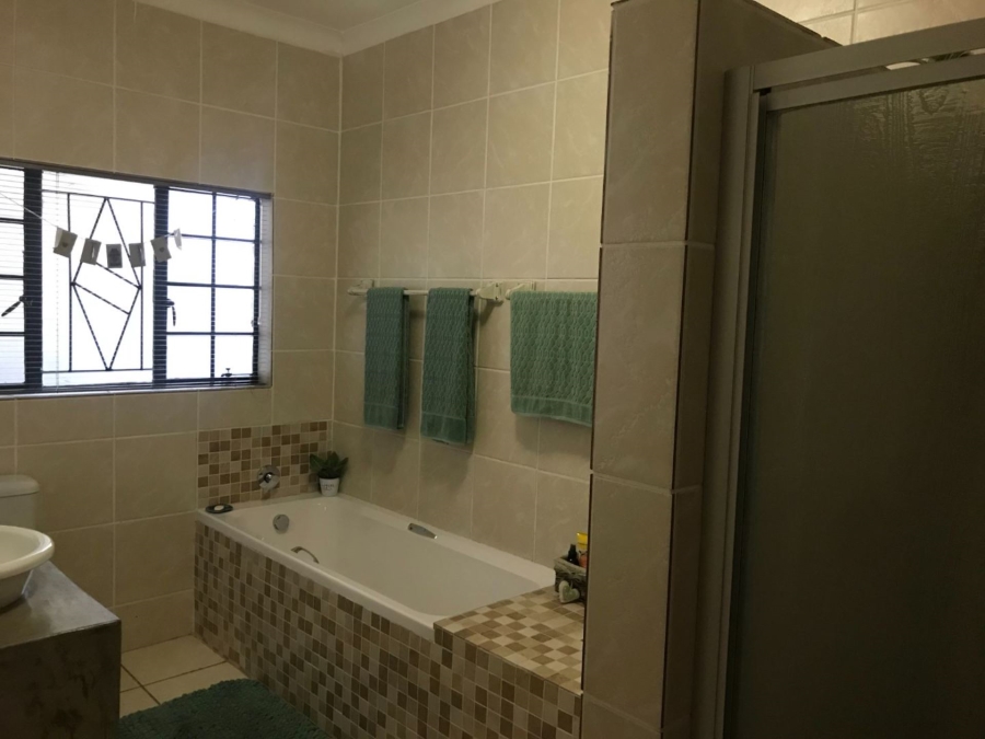 4 Bedroom Property for Sale in Die Rand Northern Cape